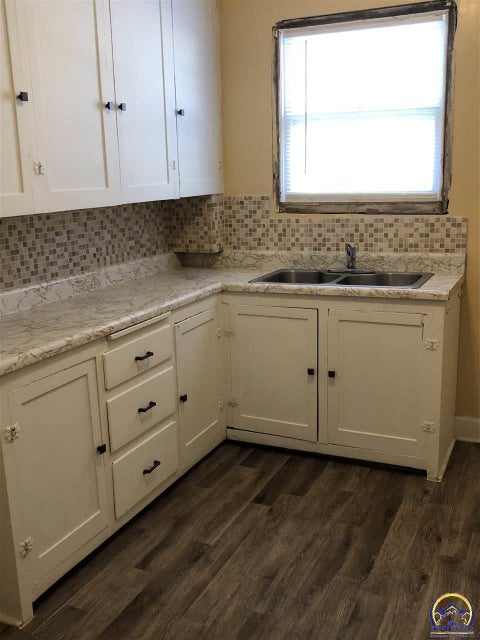 Tiny photo for 1029 SW Western Ave, Topeka, KS 66604 (MLS # 247086)