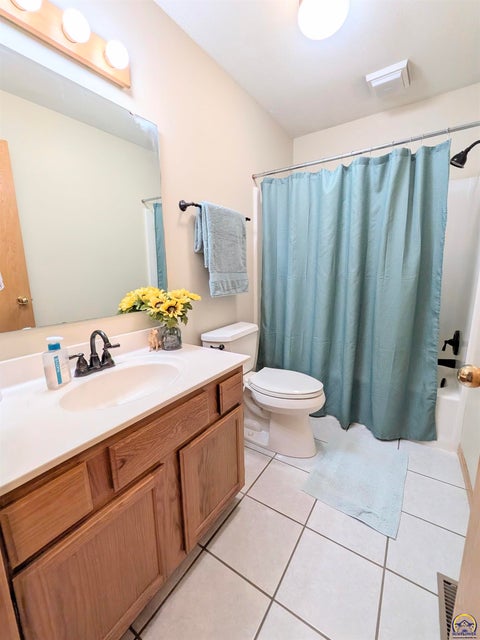 Tiny photo for 2126 Crestview Dr, Emporia, KS 66801 (MLS # 246806)