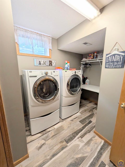Tiny photo for 2126 Crestview Dr, Emporia, KS 66801 (MLS # 246806)