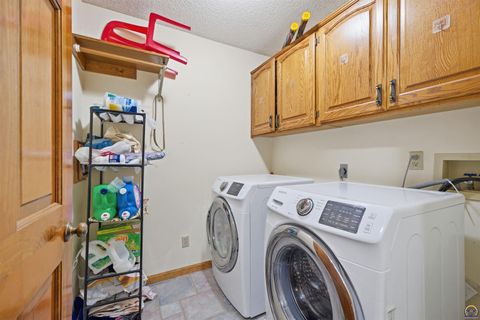 Tiny photo for 2611 SW Golf View Dr, Topeka, KS 66614 (MLS # 244745)