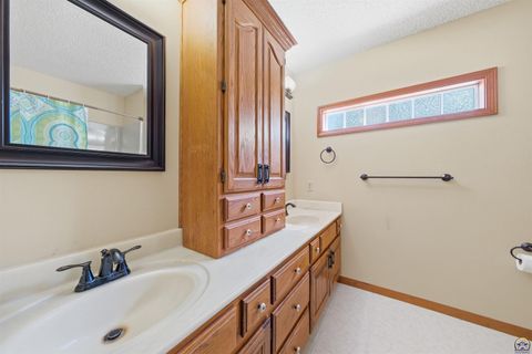 Tiny photo for 2611 SW Golf View Dr, Topeka, KS 66614 (MLS # 244745)