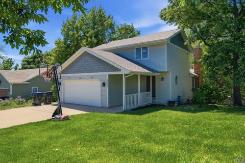 Tiny photo for 2611 SW Golf View Dr, Topeka, KS 66614 (MLS # 244745)