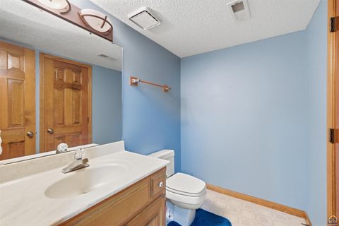 Tiny photo for 2611 SW Golf View Dr, Topeka, KS 66614 (MLS # 244745)