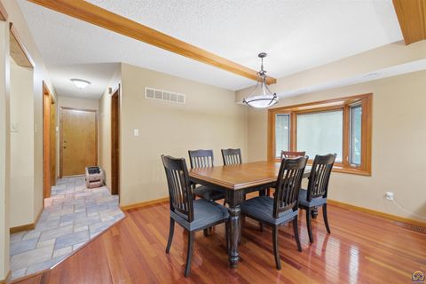 Tiny photo for 2611 SW Golf View Dr, Topeka, KS 66614 (MLS # 244745)