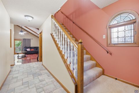 Tiny photo for 2611 SW Golf View Dr, Topeka, KS 66614 (MLS # 244745)