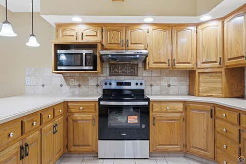 Tiny photo for 2611 SW Golf View Dr, Topeka, KS 66614 (MLS # 244745)