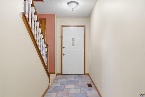 Tiny photo for 2611 SW Golf View Dr, Topeka, KS 66614 (MLS # 244745)
