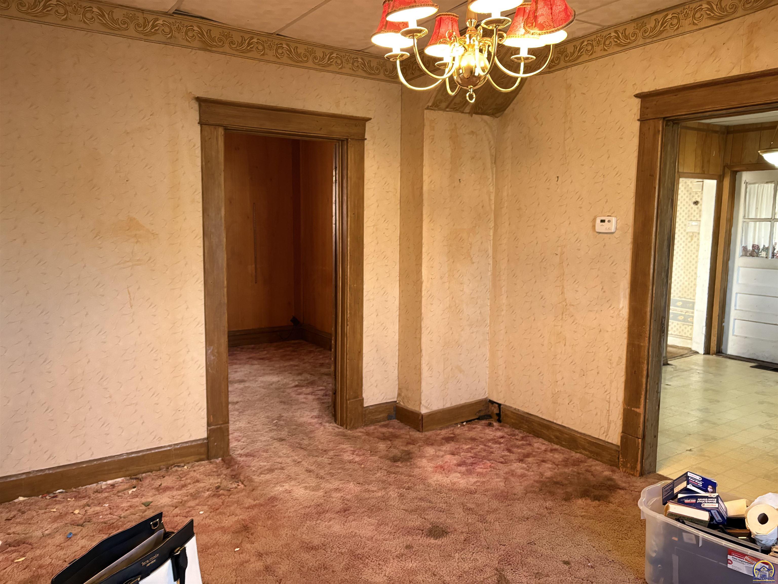 Topeka, Kansas 66604, United States, 3 Bedrooms Bedrooms, ,1 BathroomBathrooms,Residential,Pending,27547