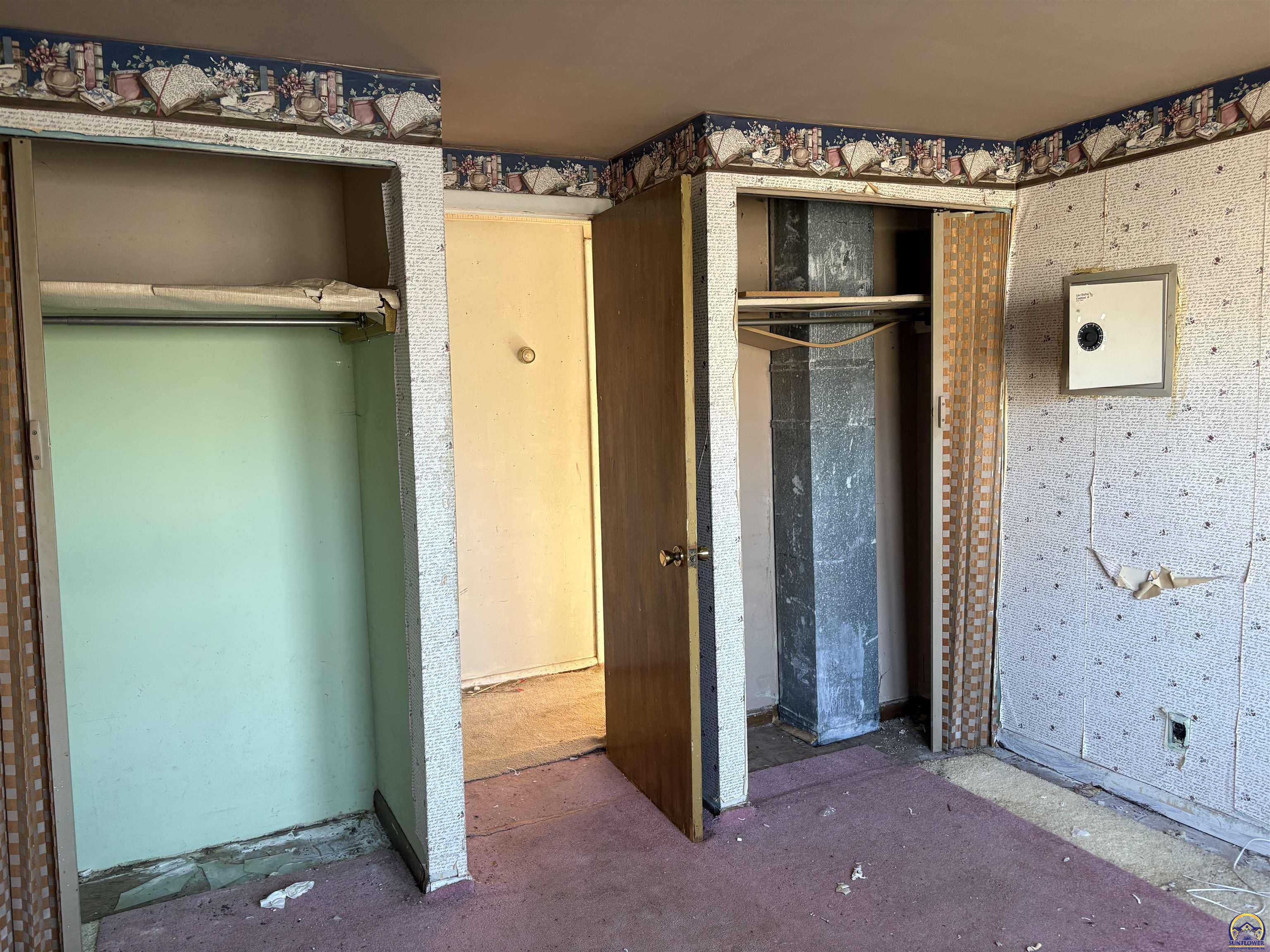 Topeka, Kansas 66604, United States, 3 Bedrooms Bedrooms, ,1 BathroomBathrooms,Residential,Pending,27547