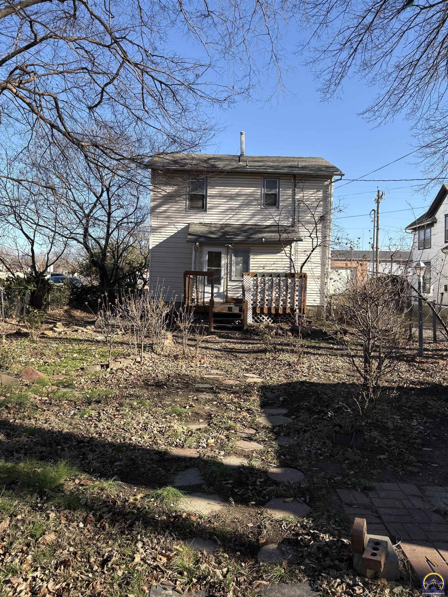 Topeka, Kansas 66604, United States, 3 Bedrooms Bedrooms, ,1 BathroomBathrooms,Residential,Pending,27547