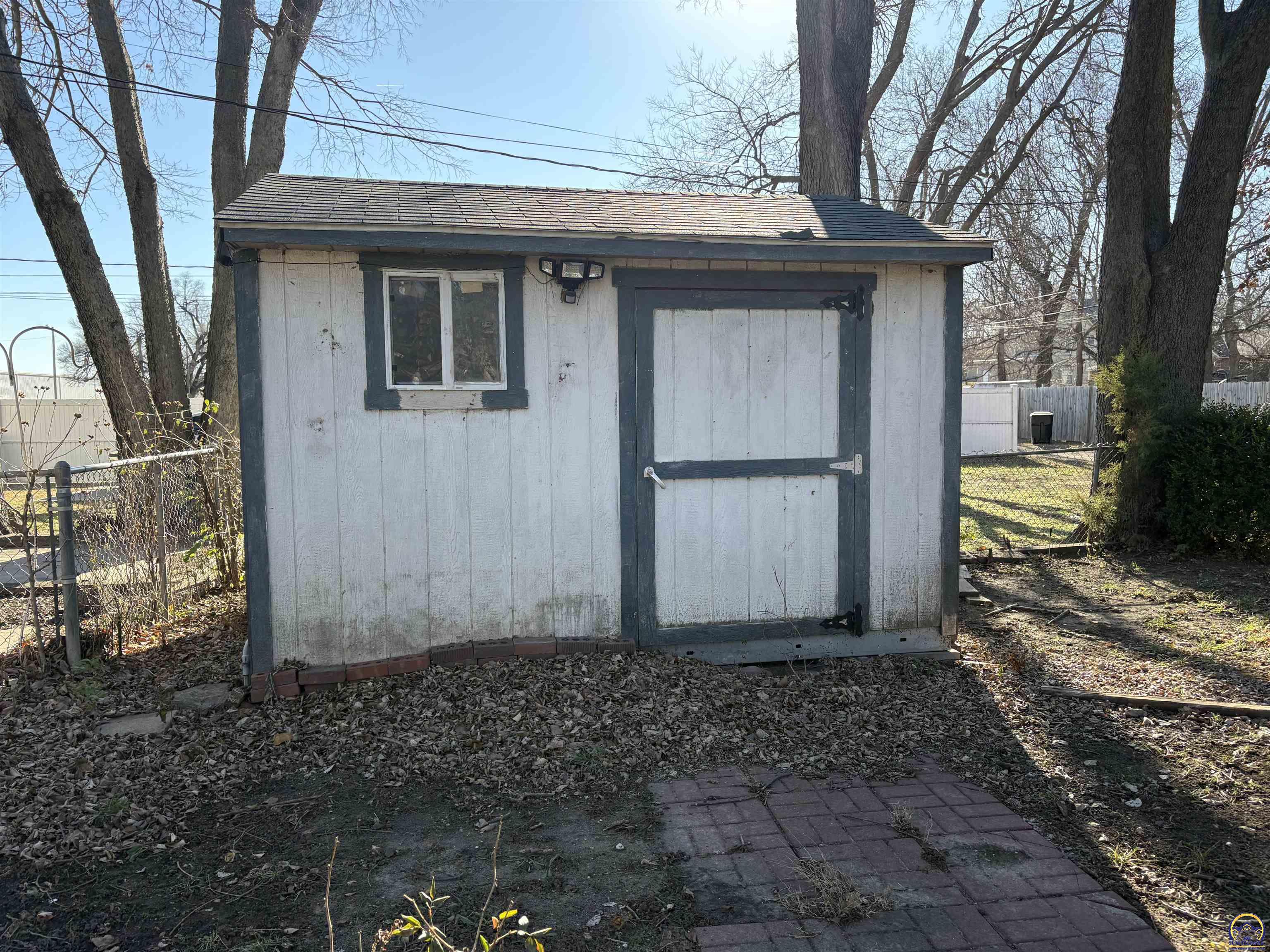 Topeka, Kansas 66604, United States, 3 Bedrooms Bedrooms, ,1 BathroomBathrooms,Residential,Pending,27547