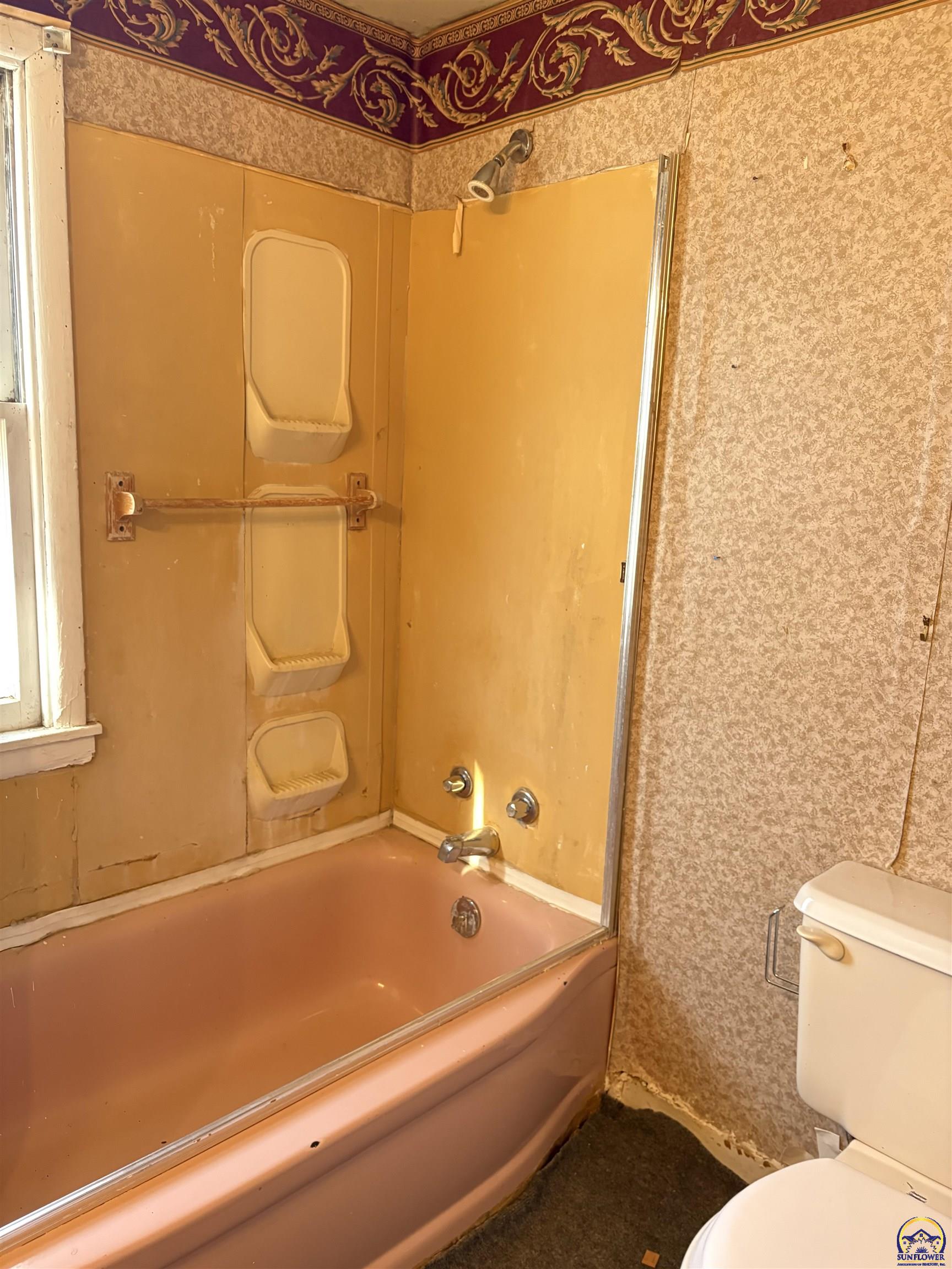 Topeka, Kansas 66604, United States, 3 Bedrooms Bedrooms, ,1 BathroomBathrooms,Residential,Pending,27547