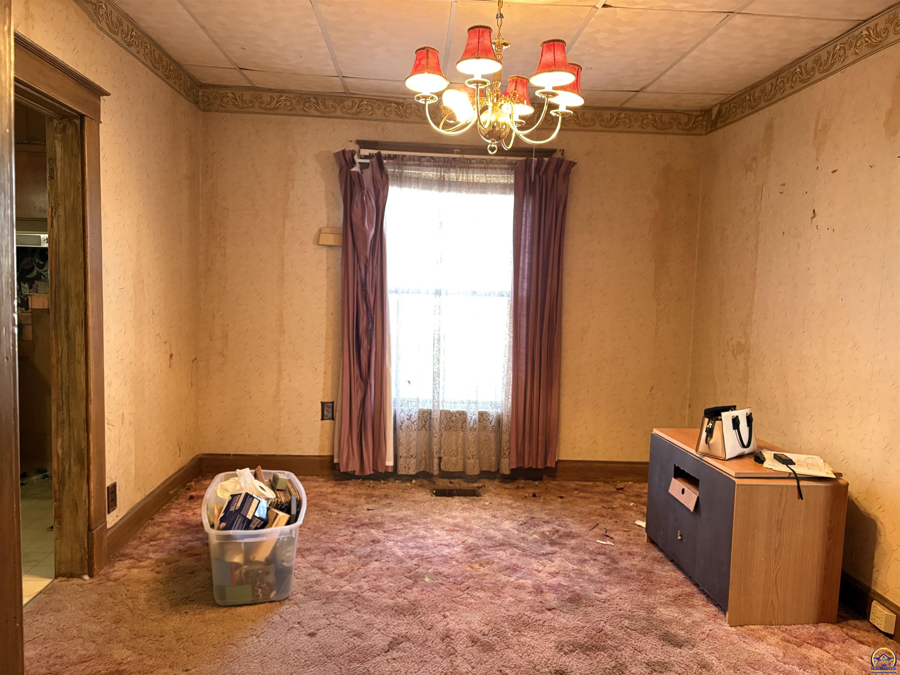 Topeka, Kansas 66604, United States, 3 Bedrooms Bedrooms, ,1 BathroomBathrooms,Residential,Pending,27547