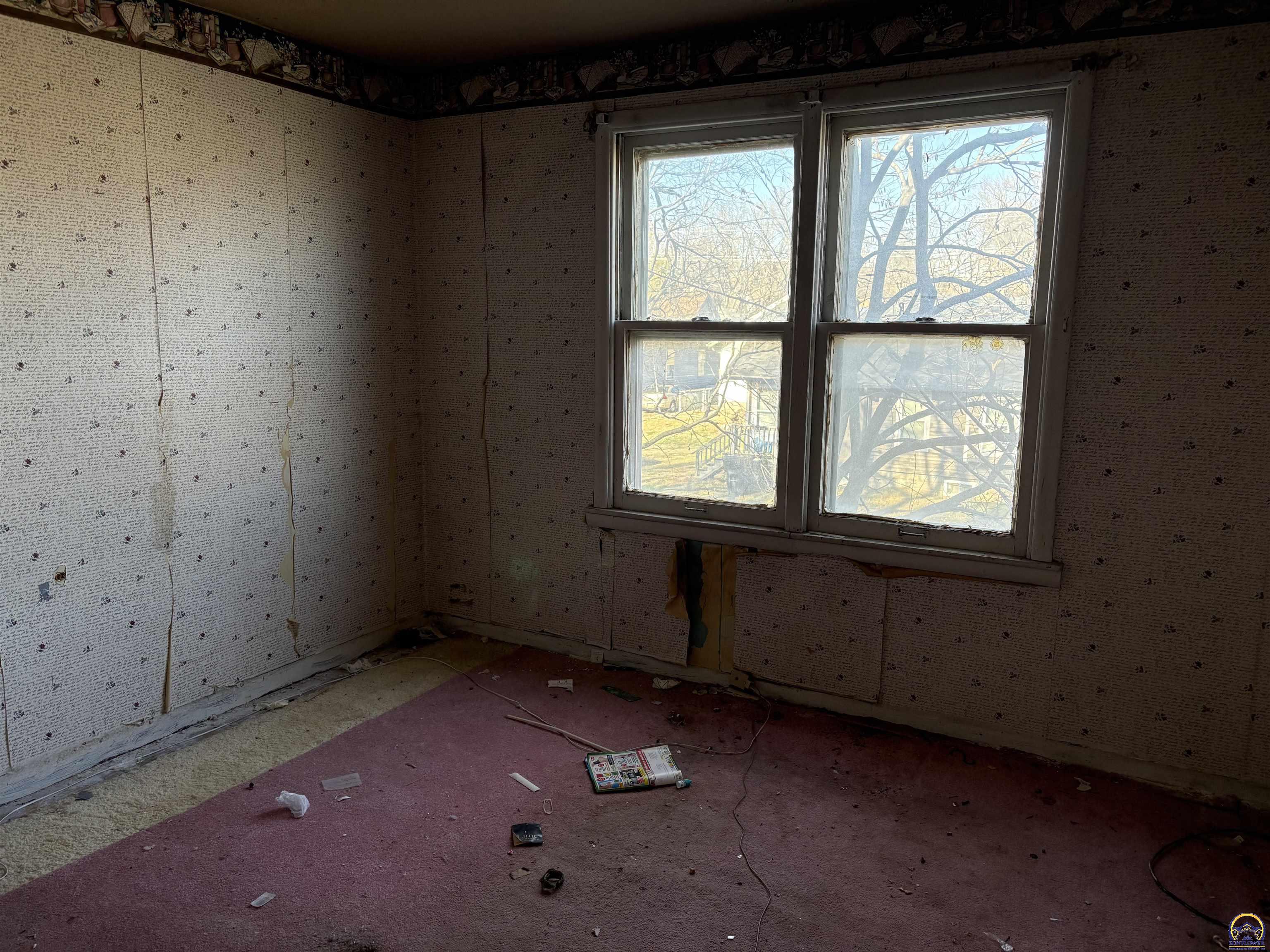 Topeka, Kansas 66604, United States, 3 Bedrooms Bedrooms, ,1 BathroomBathrooms,Residential,Pending,27547