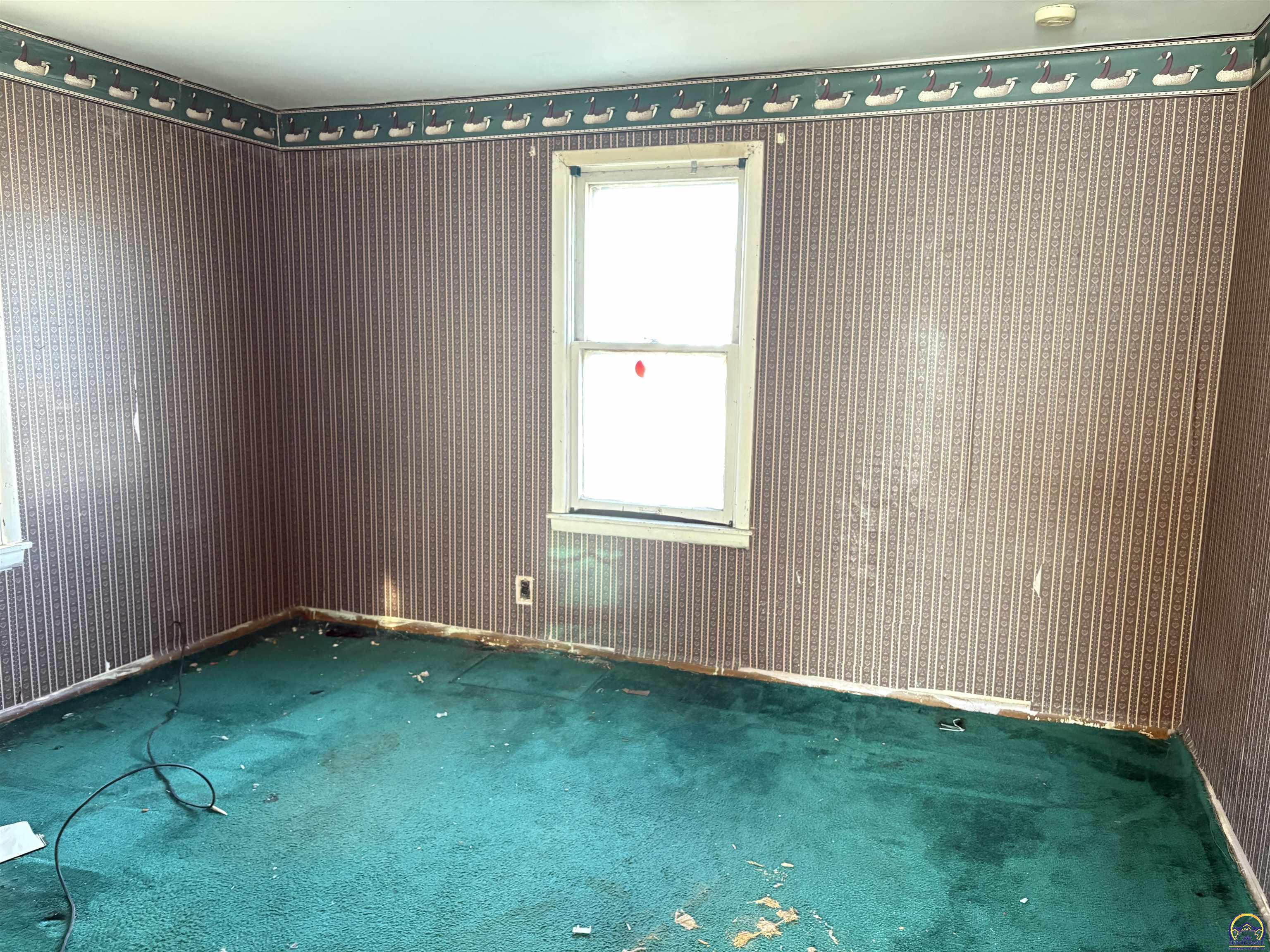 Topeka, Kansas 66604, United States, 3 Bedrooms Bedrooms, ,1 BathroomBathrooms,Residential,Pending,27547