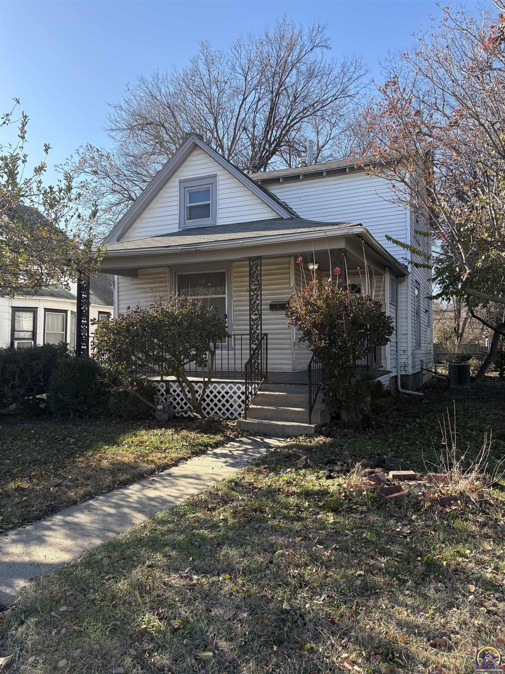 Topeka, Kansas 66604, United States, 3 Bedrooms Bedrooms, ,1 BathroomBathrooms,Residential,Pending,27547