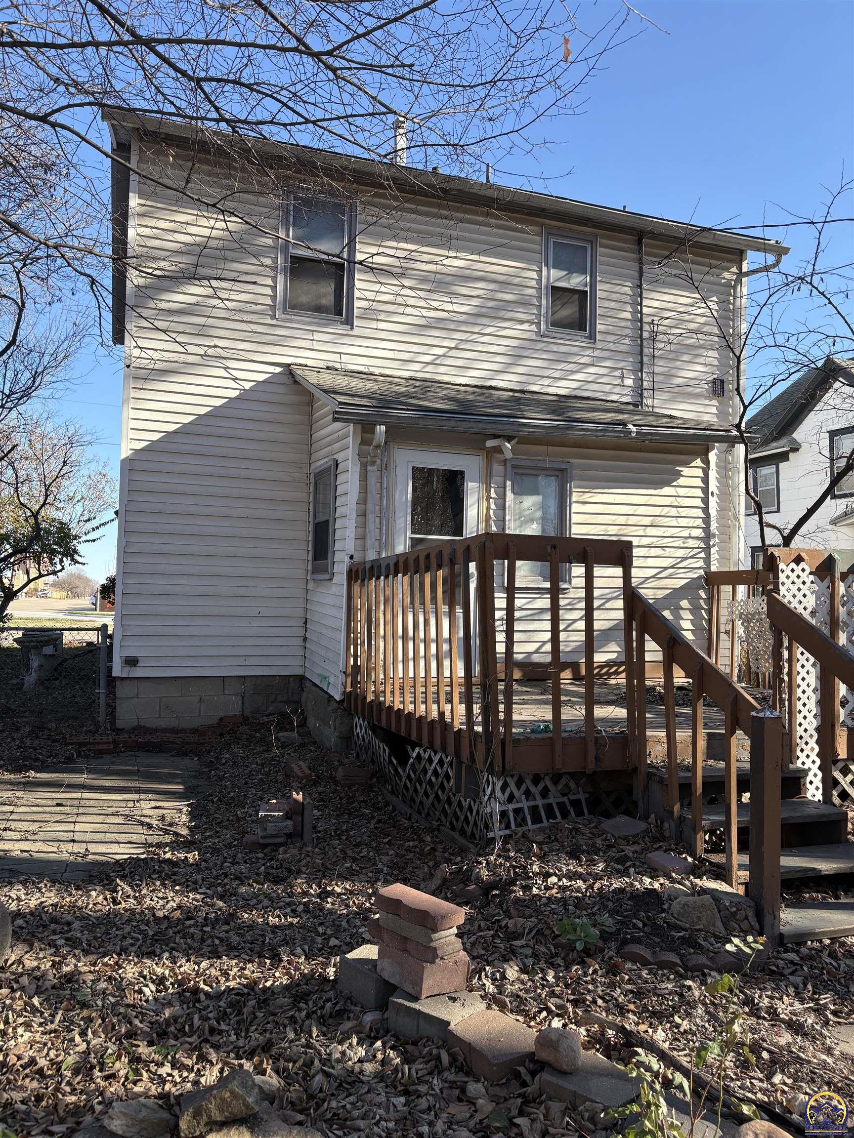 Topeka, Kansas 66604, United States, 3 Bedrooms Bedrooms, ,1 BathroomBathrooms,Residential,Pending,27547