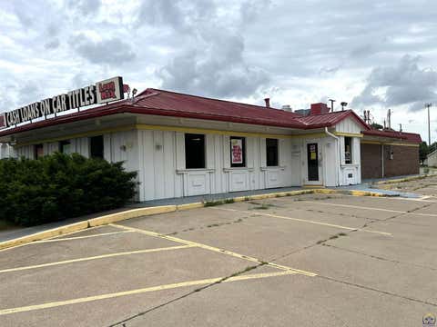 Photo of 831 W 6th Ave, Emporia, KS 66801 (MLS # 244953)