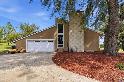 Tiny photo for 4444 NW Menoken Rd, Topeka, KS 66618 (MLS # 244709)