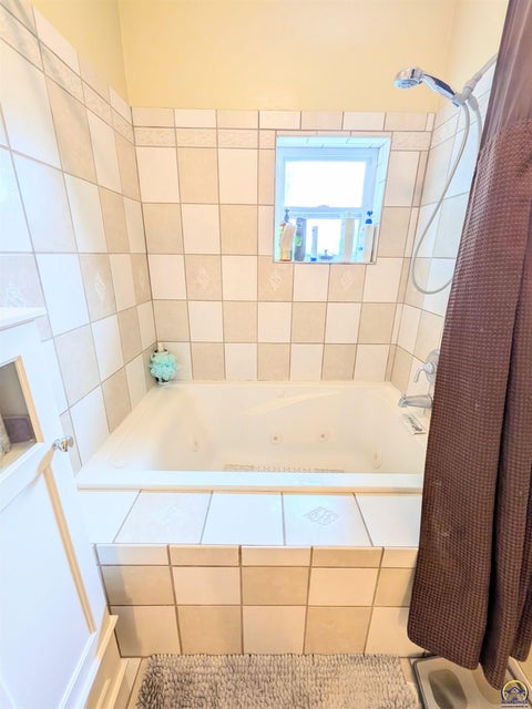 Tiny photo for 1817 Calle de Loma Dr, Emporia, KS 66801 (MLS # 244630)