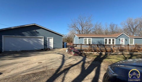 Photo of 11583 S Auburn Rd, Carbondale, KS 66414 (MLS # 246892)