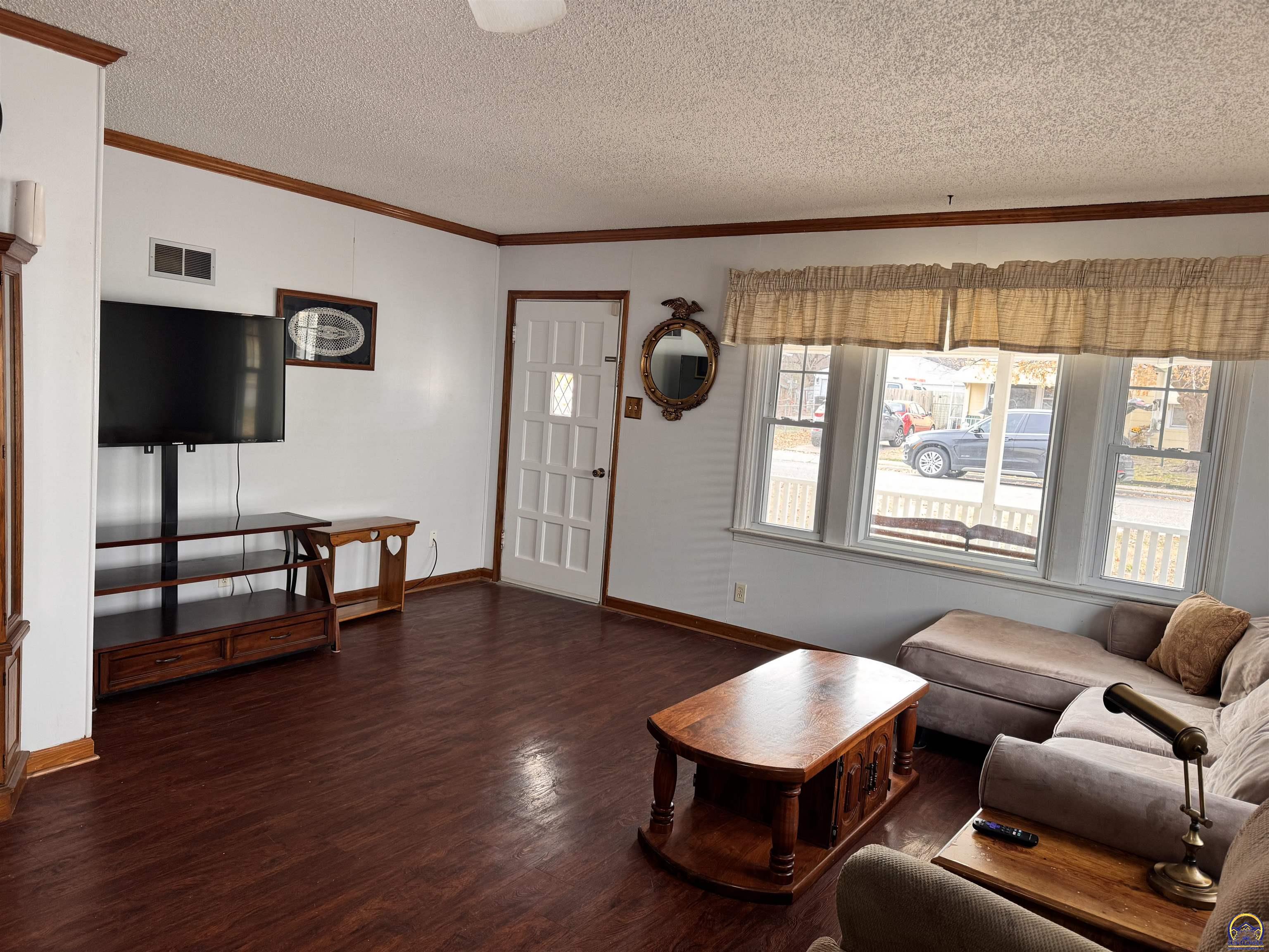 Topeka, Kansas 66606, United States, 2 Bedrooms Bedrooms, ,1 BathroomBathrooms,Residential,Pending,22609