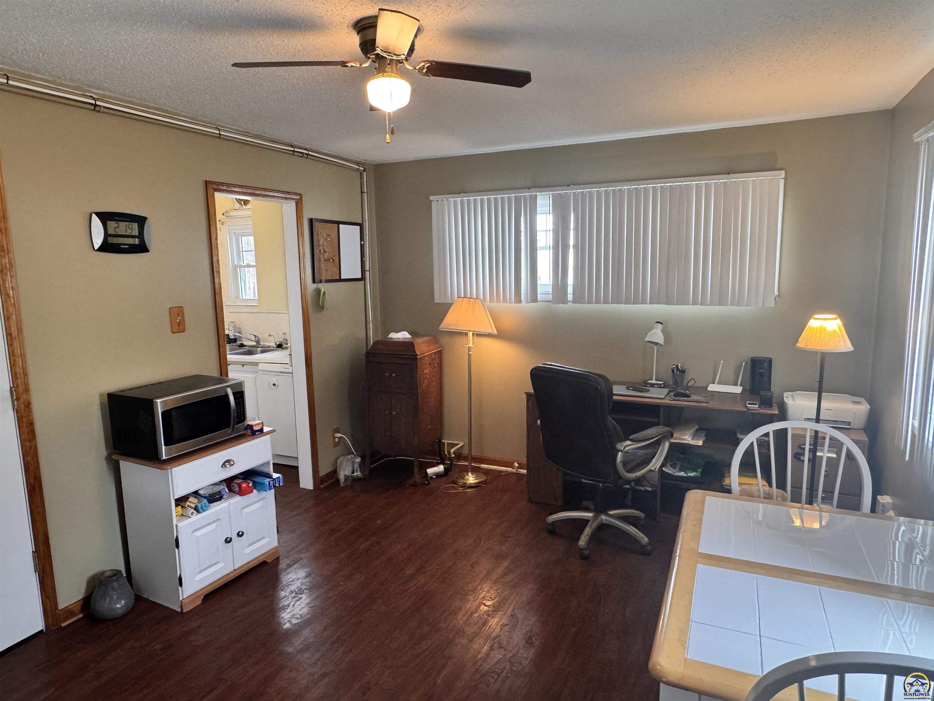 Topeka, Kansas 66606, United States, 2 Bedrooms Bedrooms, ,1 BathroomBathrooms,Residential,Pending,22609