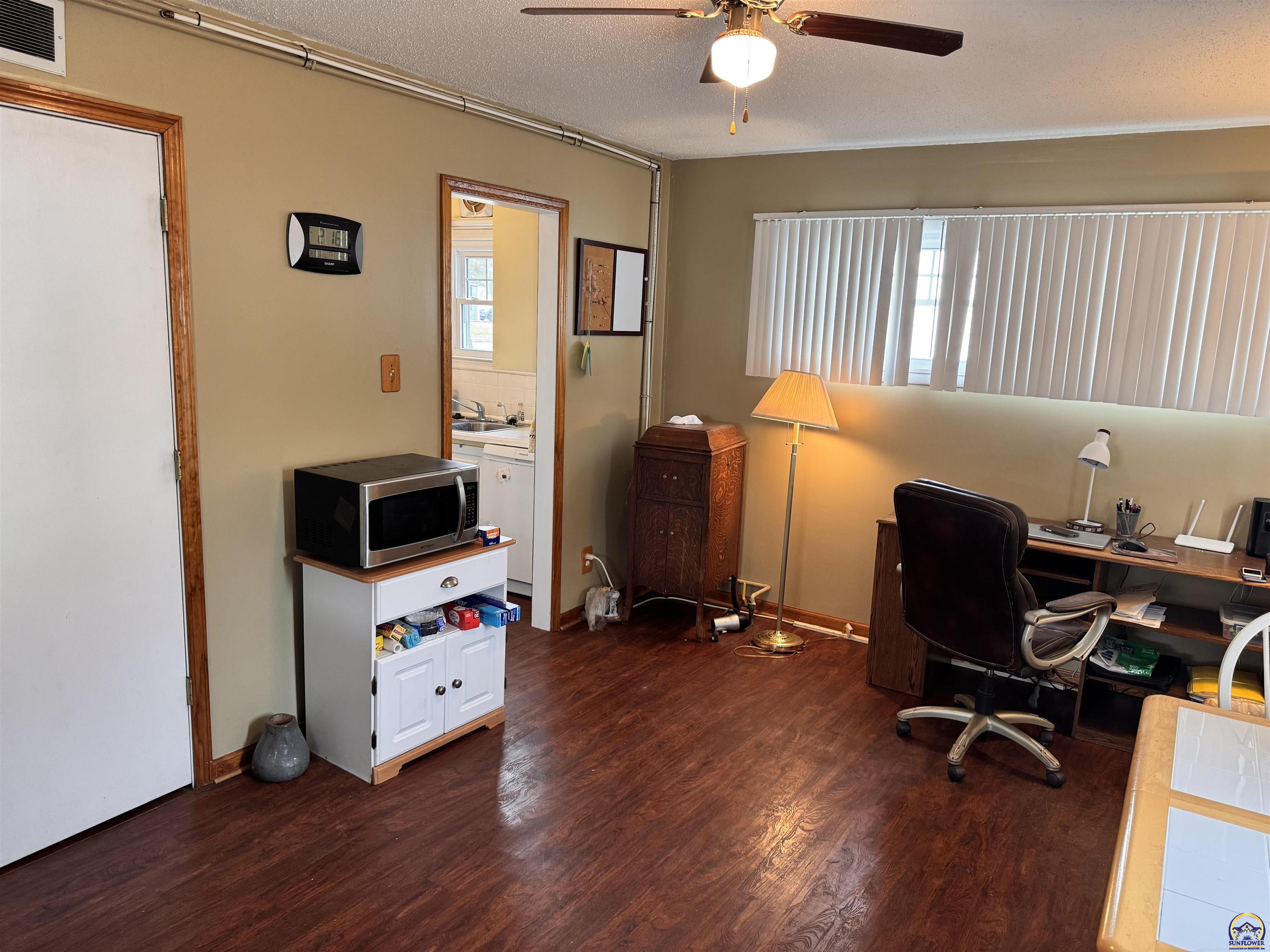 Topeka, Kansas 66606, United States, 2 Bedrooms Bedrooms, ,1 BathroomBathrooms,Residential,Pending,22609