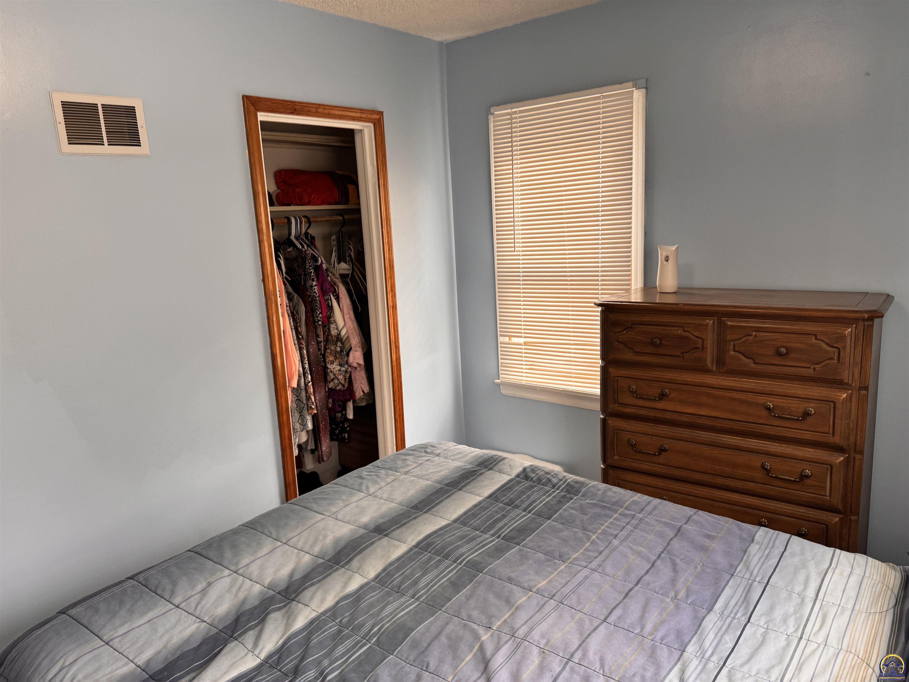 Topeka, Kansas 66606, United States, 2 Bedrooms Bedrooms, ,1 BathroomBathrooms,Residential,Pending,22609