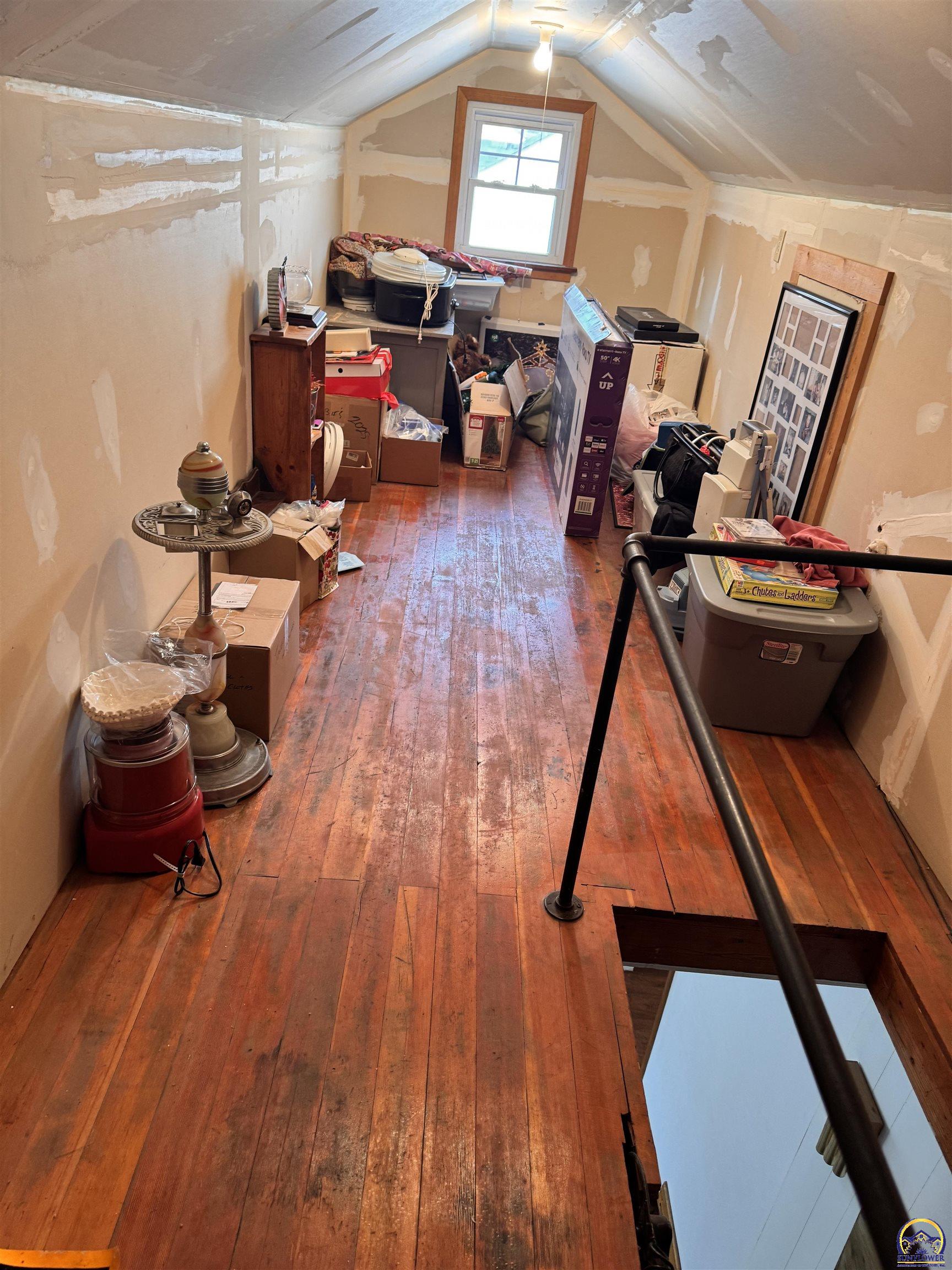 Topeka, Kansas 66606, United States, 2 Bedrooms Bedrooms, ,1 BathroomBathrooms,Residential,Pending,22609