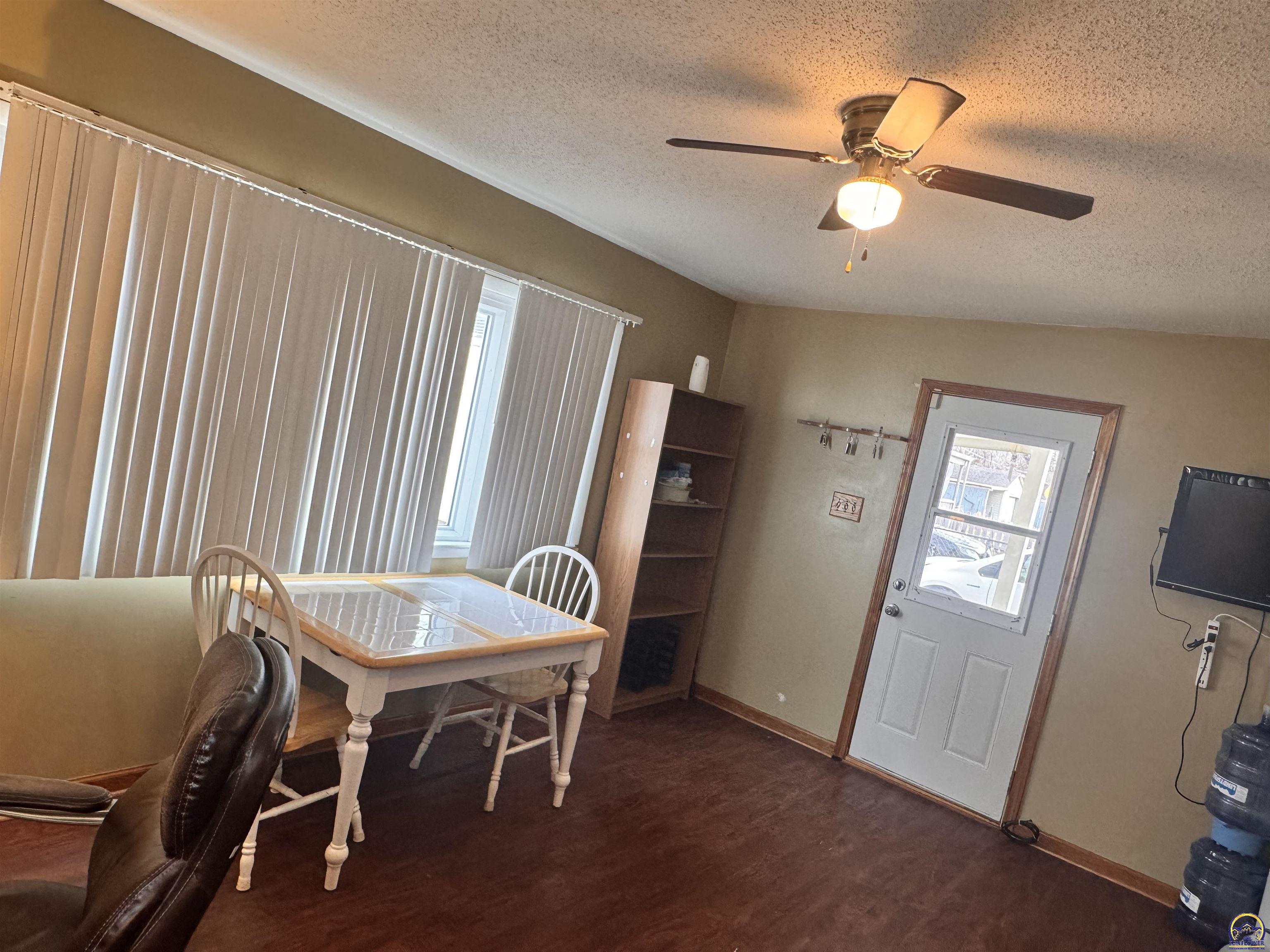 Topeka, Kansas 66606, United States, 2 Bedrooms Bedrooms, ,1 BathroomBathrooms,Residential,Pending,22609