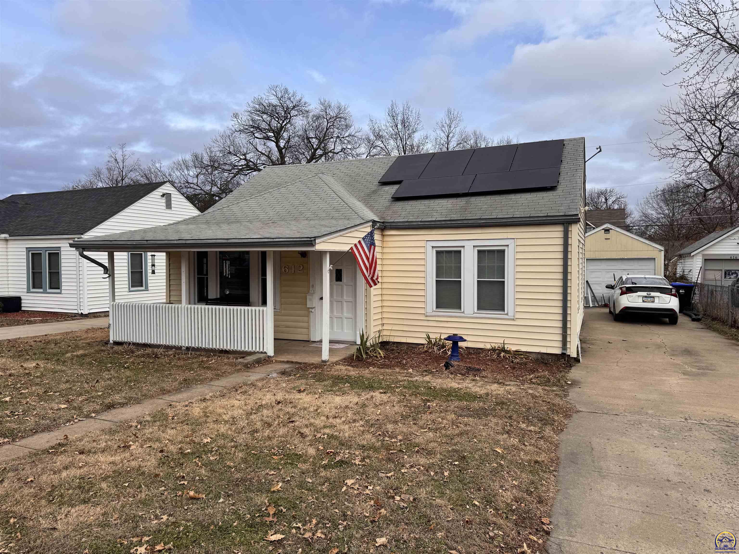 Topeka, Kansas 66606, United States, 2 Bedrooms Bedrooms, ,1 BathroomBathrooms,Residential,Pending,22609