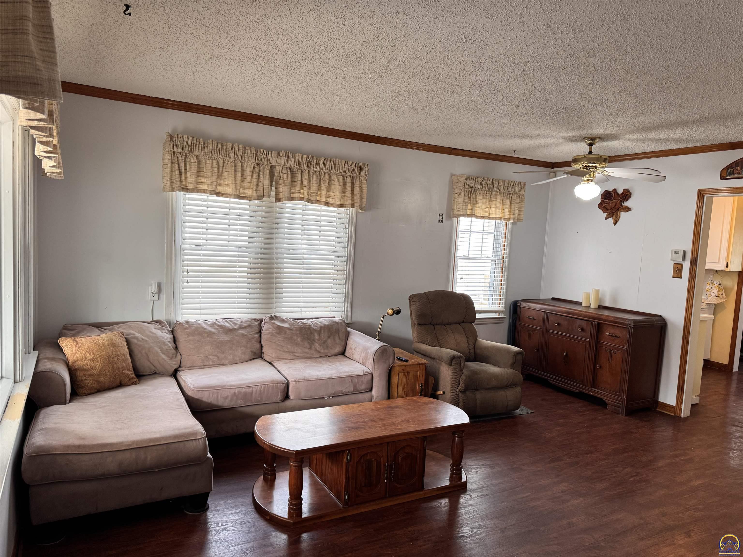 Topeka, Kansas 66606, United States, 2 Bedrooms Bedrooms, ,1 BathroomBathrooms,Residential,Pending,22609