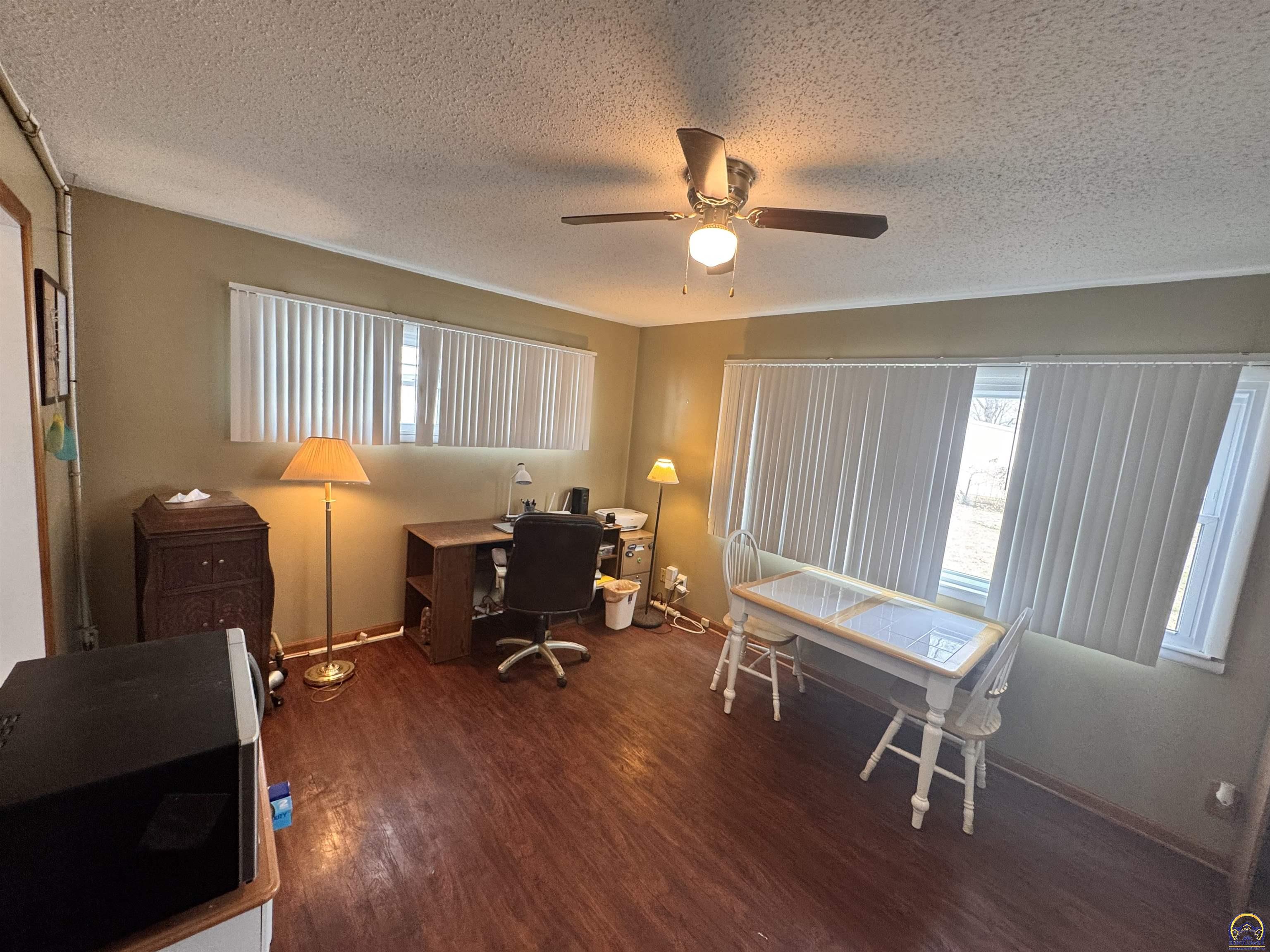 Topeka, Kansas 66606, United States, 2 Bedrooms Bedrooms, ,1 BathroomBathrooms,Residential,Pending,22609