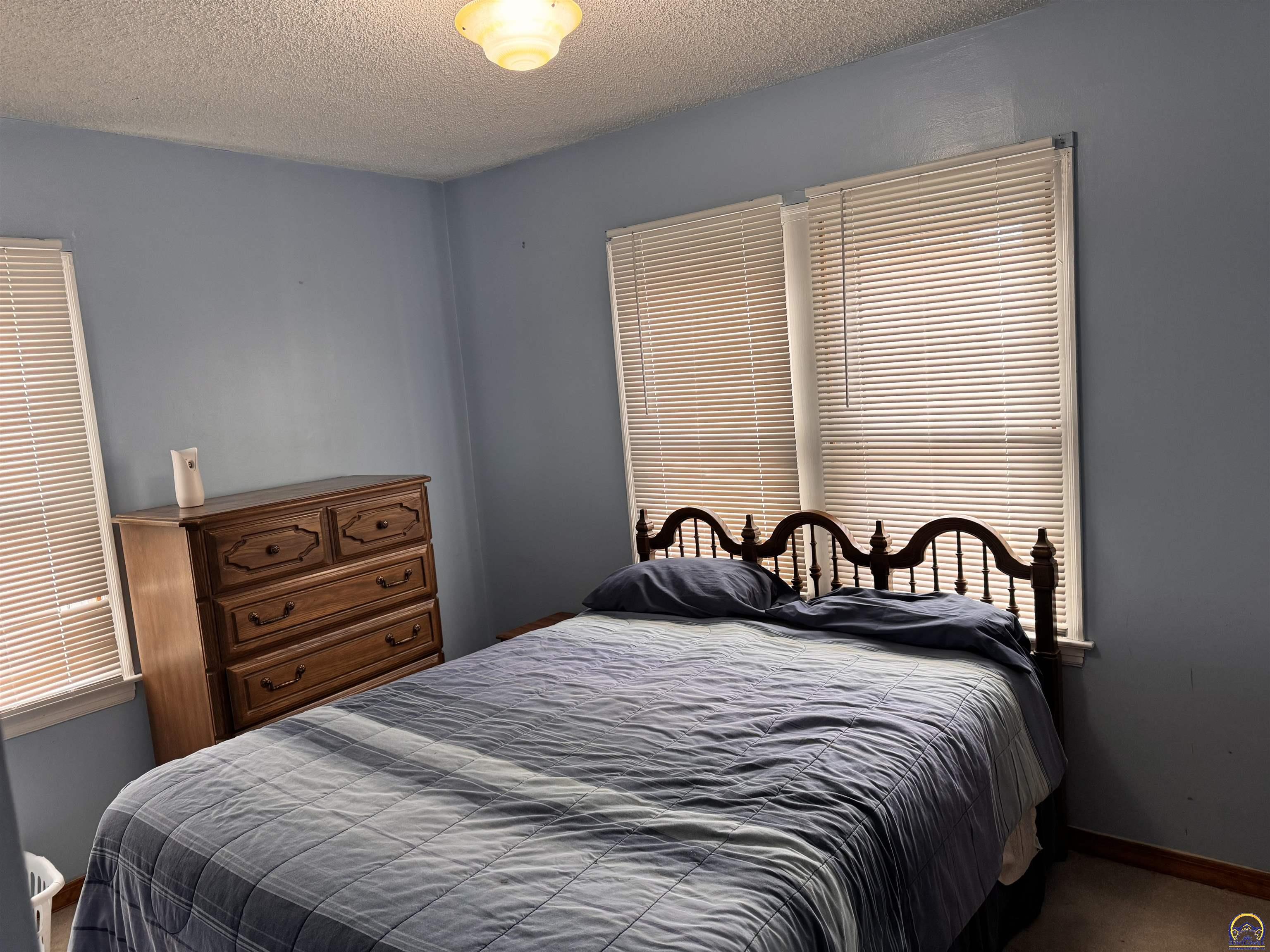 Topeka, Kansas 66606, United States, 2 Bedrooms Bedrooms, ,1 BathroomBathrooms,Residential,Pending,22609