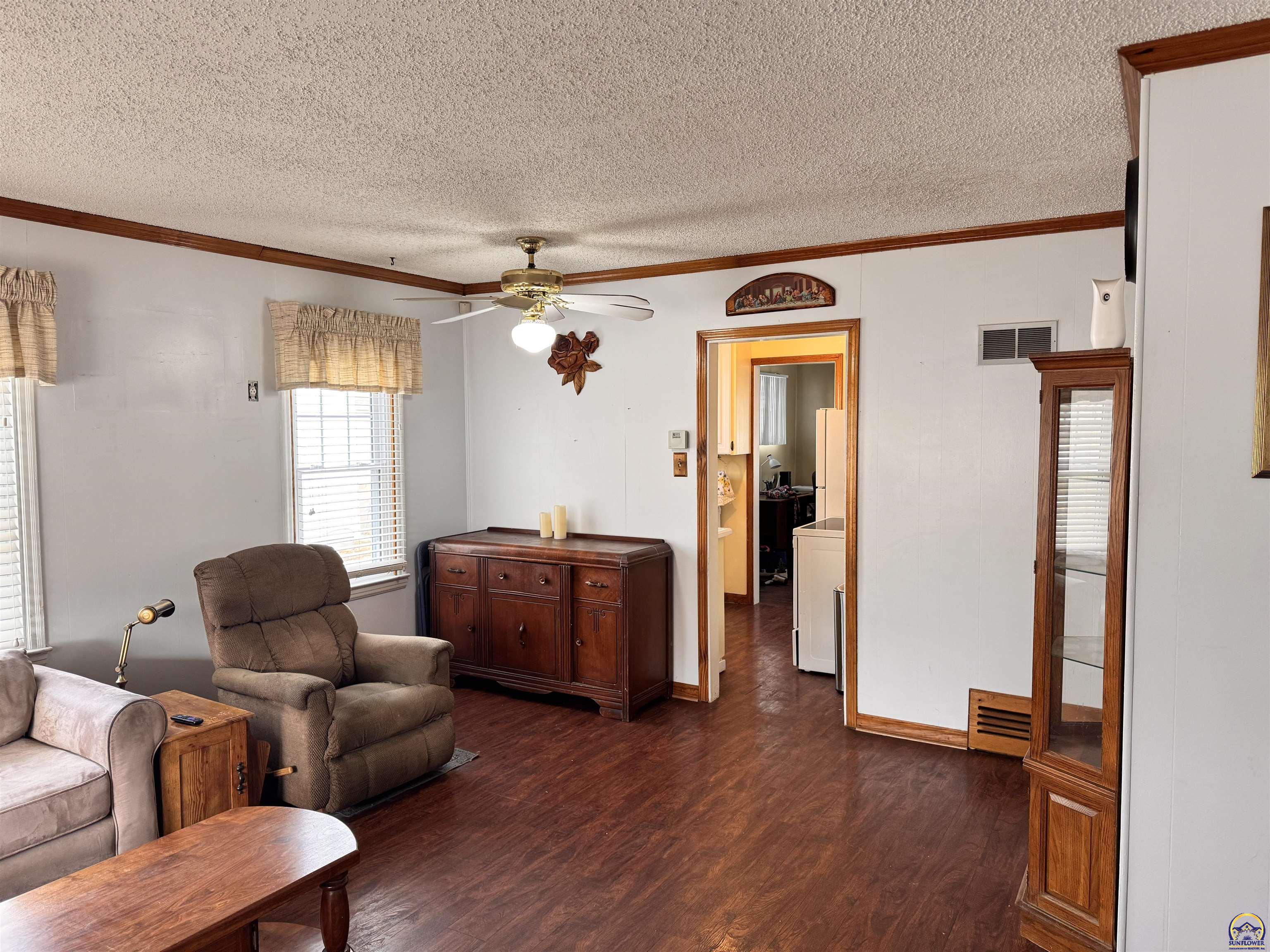 Topeka, Kansas 66606, United States, 2 Bedrooms Bedrooms, ,1 BathroomBathrooms,Residential,Pending,22609