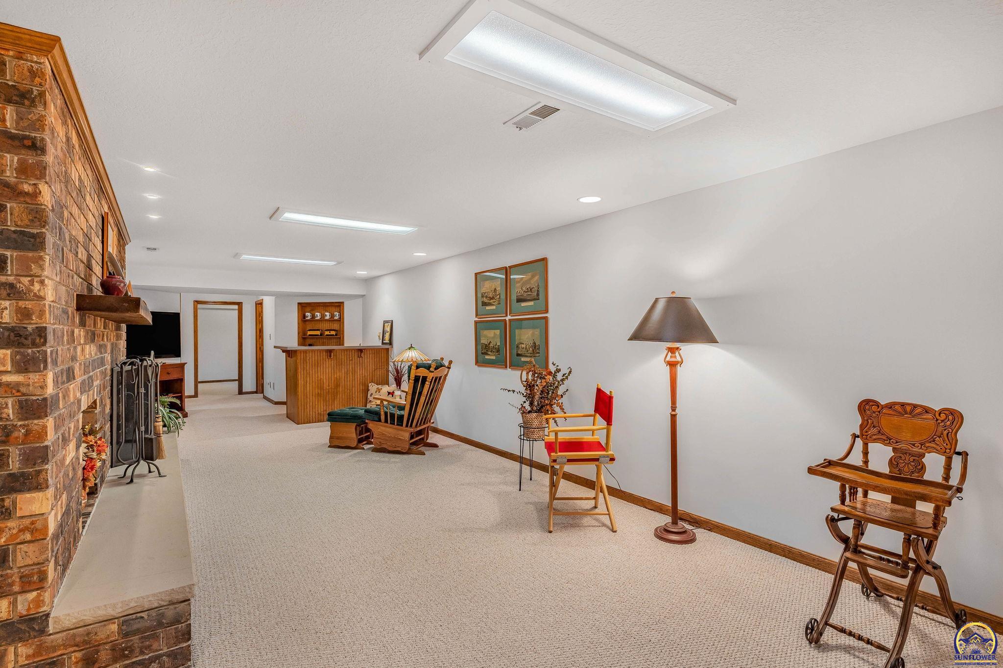 Silver Lake, Kansas 66539, United States, 5 Bedrooms Bedrooms, ,3 BathroomsBathrooms,Residential,Pending,43715