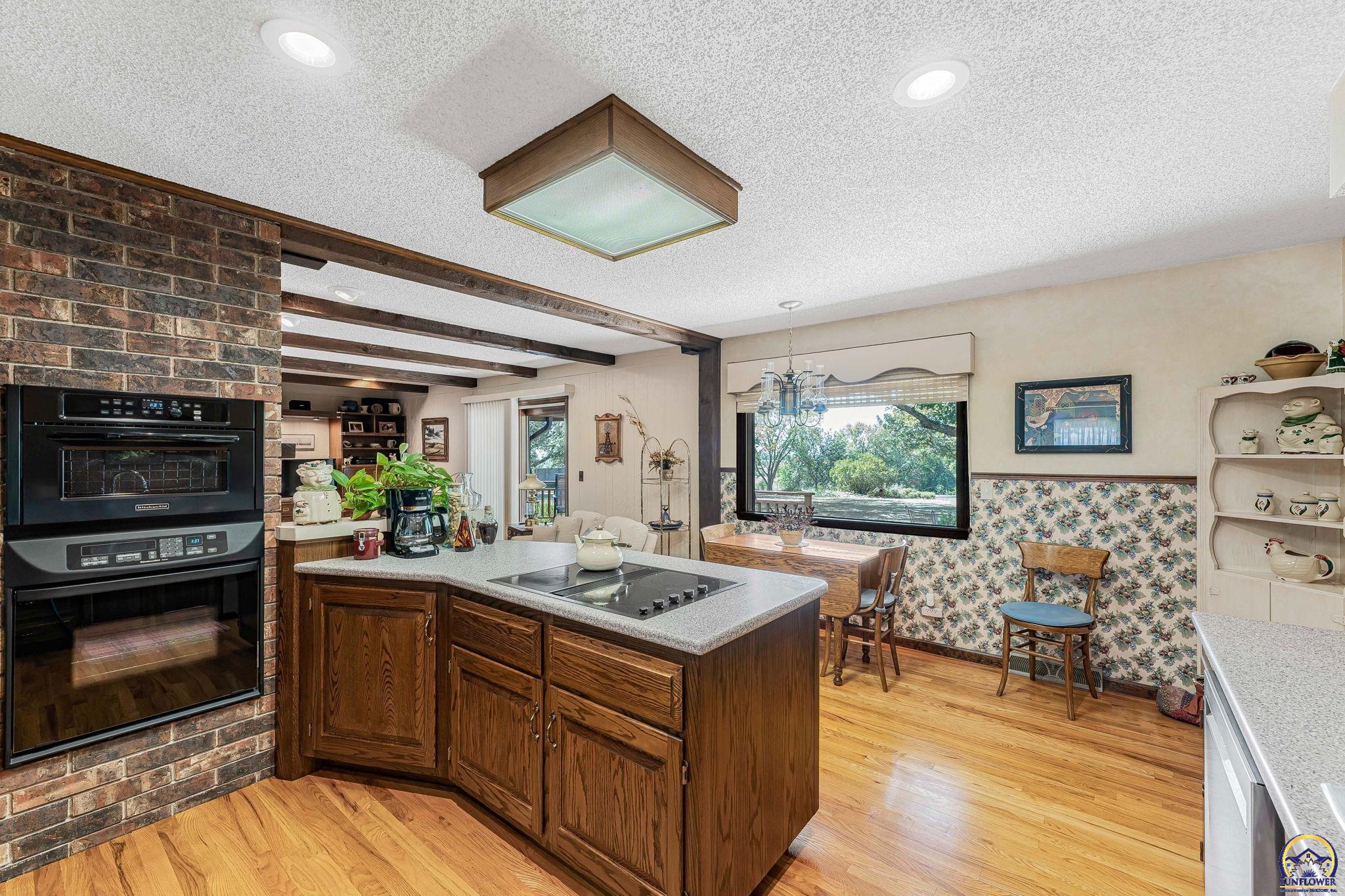 Silver Lake, Kansas 66539, United States, 5 Bedrooms Bedrooms, ,3 BathroomsBathrooms,Residential,Pending,43715