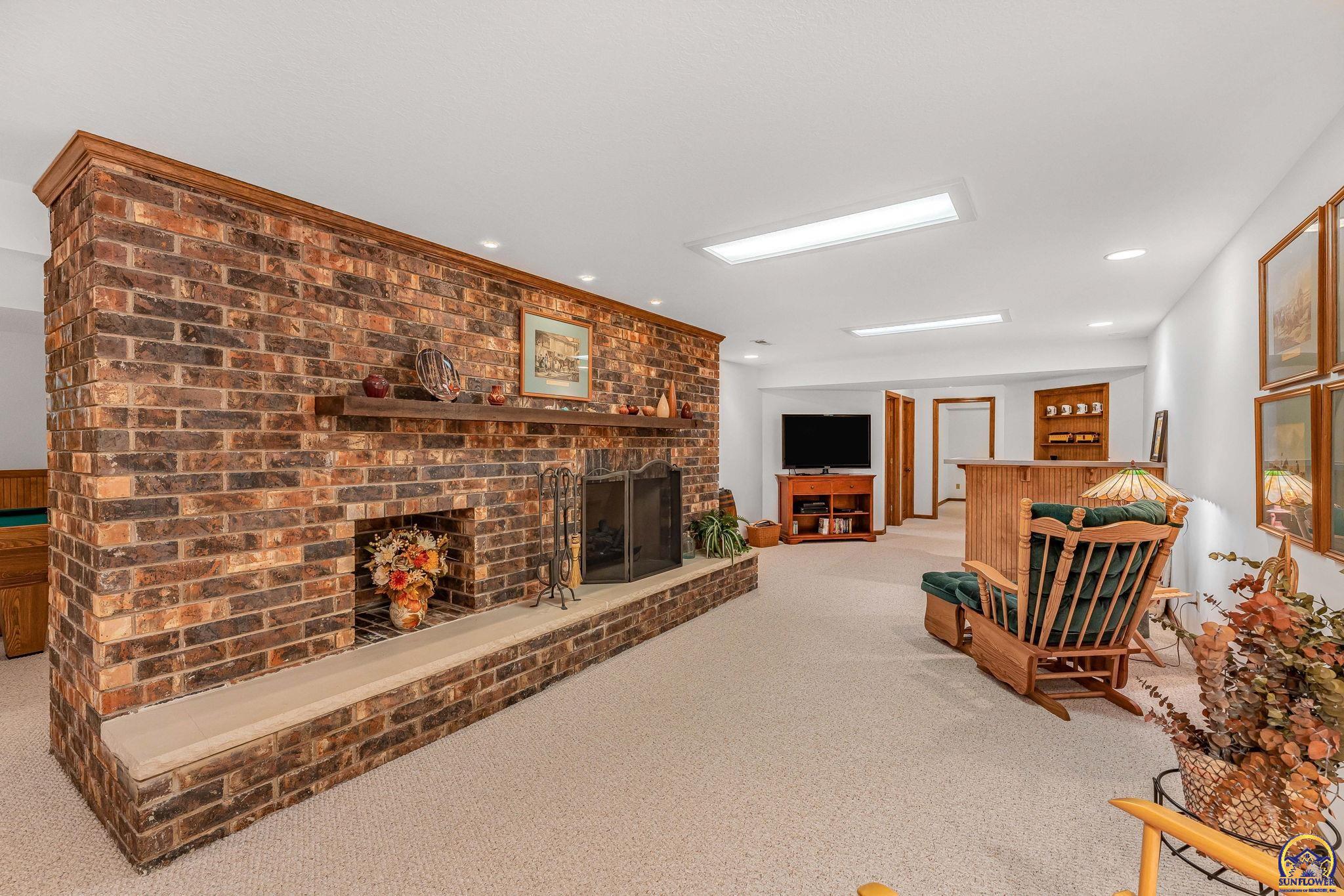 Silver Lake, Kansas 66539, United States, 5 Bedrooms Bedrooms, ,3 BathroomsBathrooms,Residential,Pending,43715