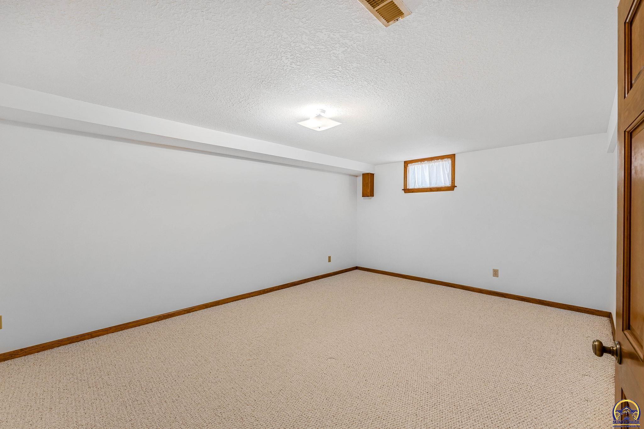 Silver Lake, Kansas 66539, United States, 5 Bedrooms Bedrooms, ,3 BathroomsBathrooms,Residential,Pending,43715