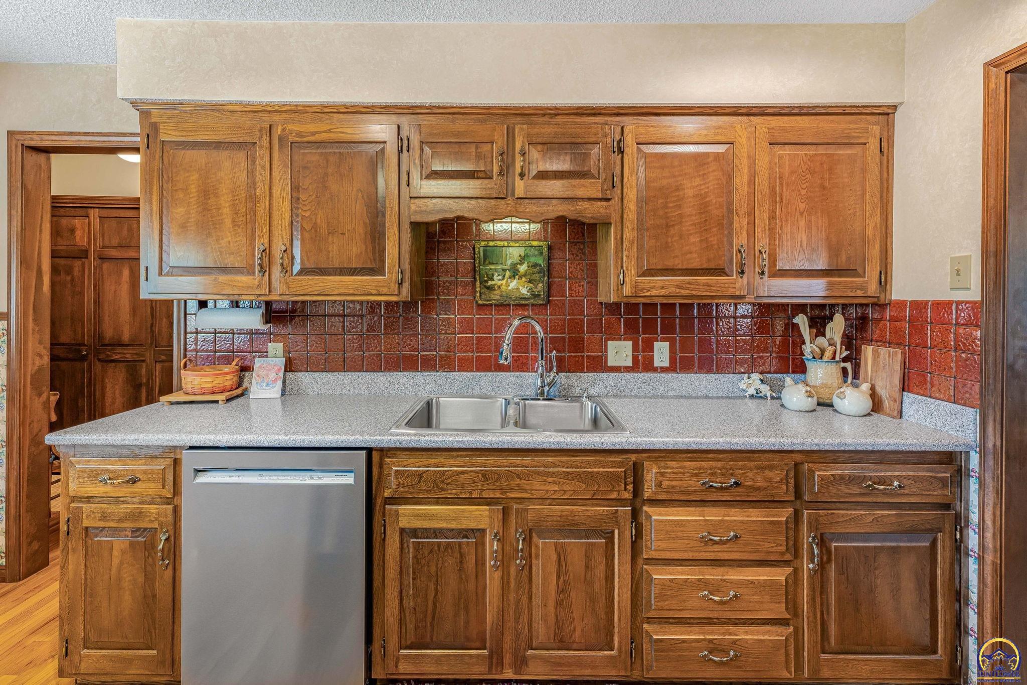 Silver Lake, Kansas 66539, United States, 5 Bedrooms Bedrooms, ,3 BathroomsBathrooms,Residential,Pending,43715