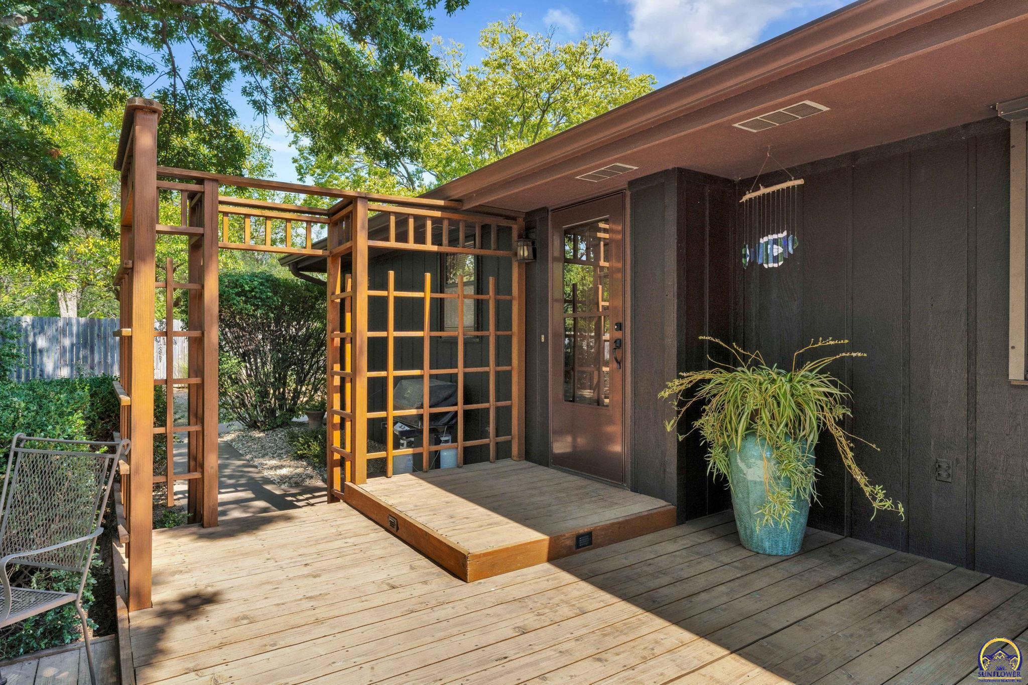 Silver Lake, Kansas 66539, United States, 5 Bedrooms Bedrooms, ,3 BathroomsBathrooms,Residential,Pending,43715