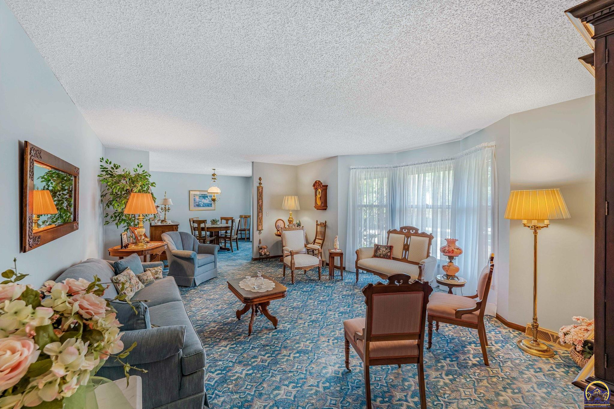 Silver Lake, Kansas 66539, United States, 5 Bedrooms Bedrooms, ,3 BathroomsBathrooms,Residential,Pending,43715