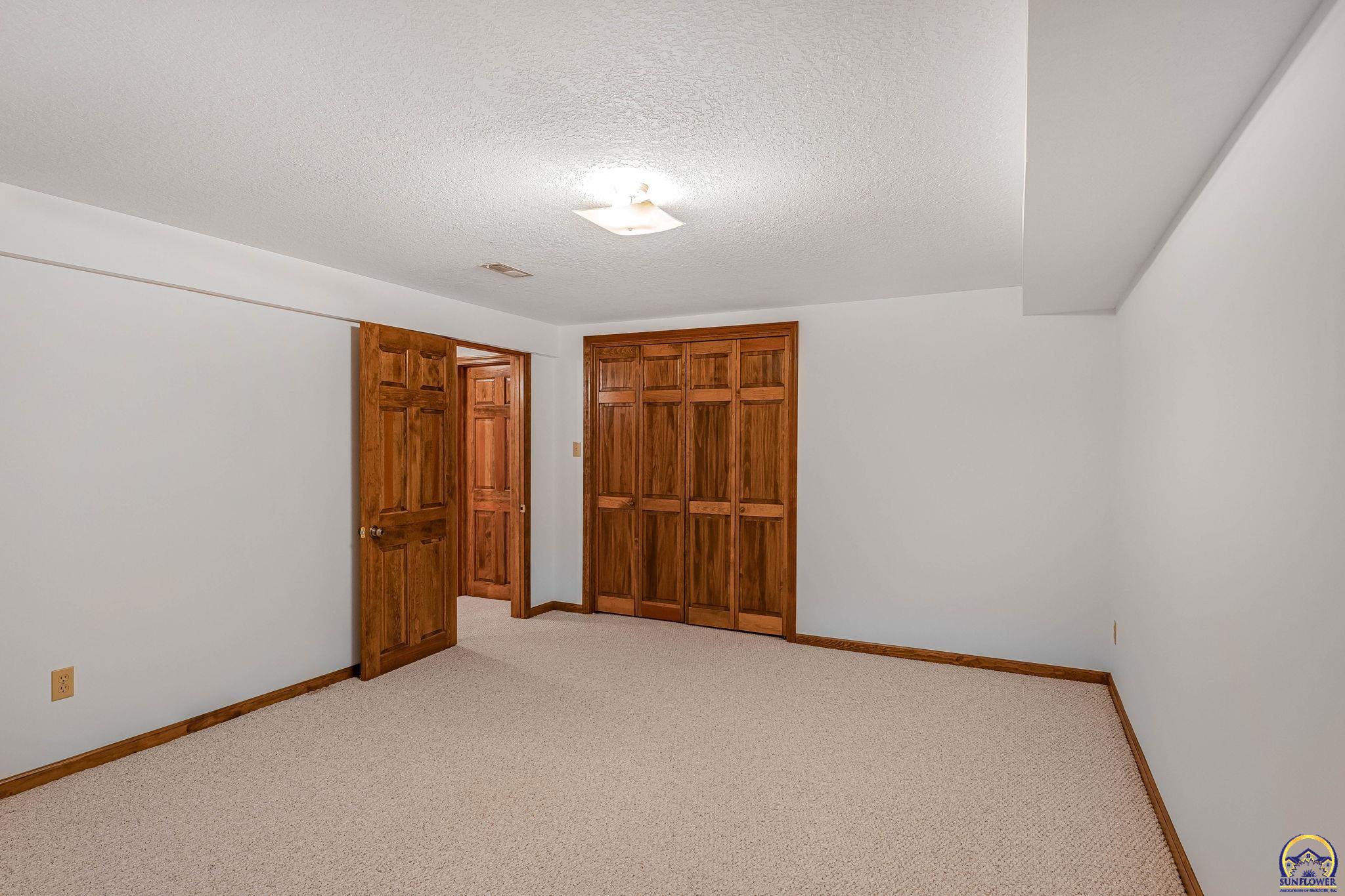 Silver Lake, Kansas 66539, United States, 5 Bedrooms Bedrooms, ,3 BathroomsBathrooms,Residential,Pending,43715