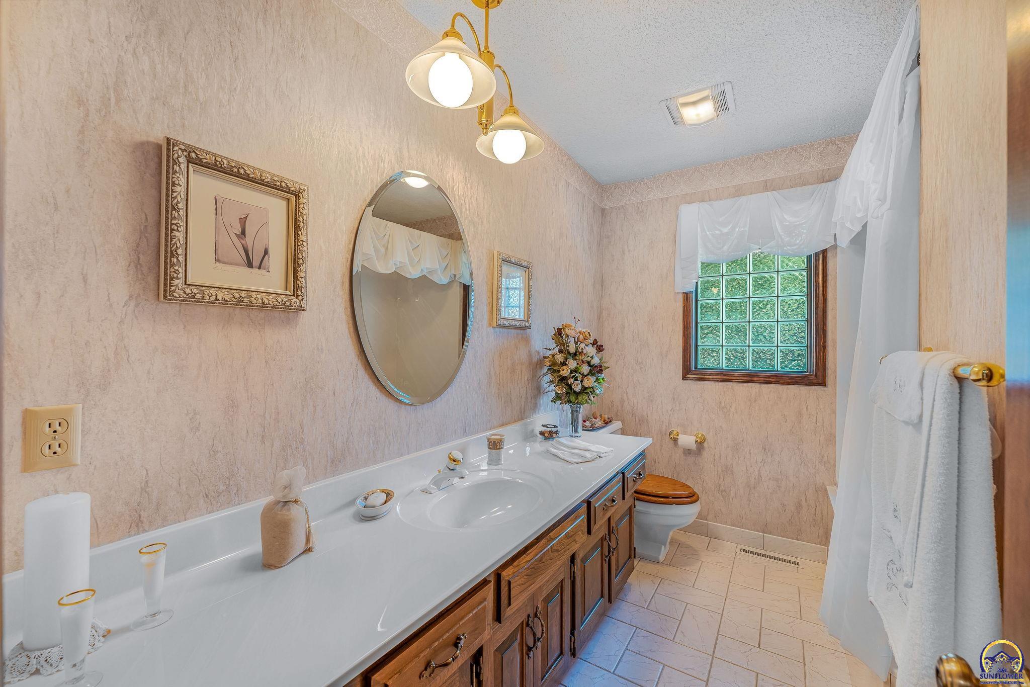 Silver Lake, Kansas 66539, United States, 5 Bedrooms Bedrooms, ,3 BathroomsBathrooms,Residential,Pending,43715