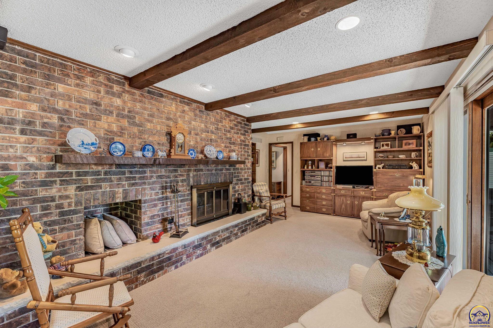 Silver Lake, Kansas 66539, United States, 5 Bedrooms Bedrooms, ,3 BathroomsBathrooms,Residential,Pending,43715