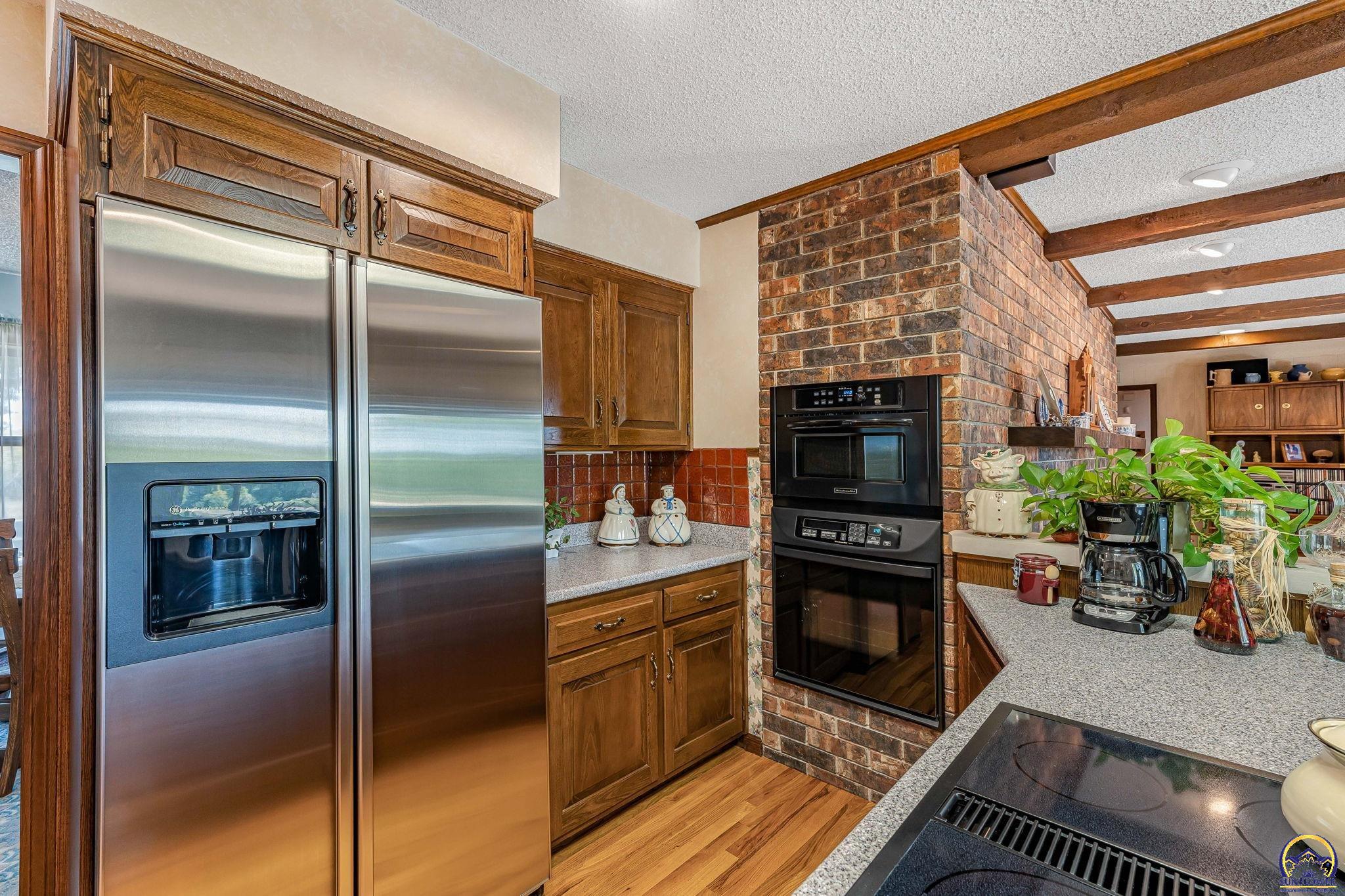 Silver Lake, Kansas 66539, United States, 5 Bedrooms Bedrooms, ,3 BathroomsBathrooms,Residential,Pending,43715