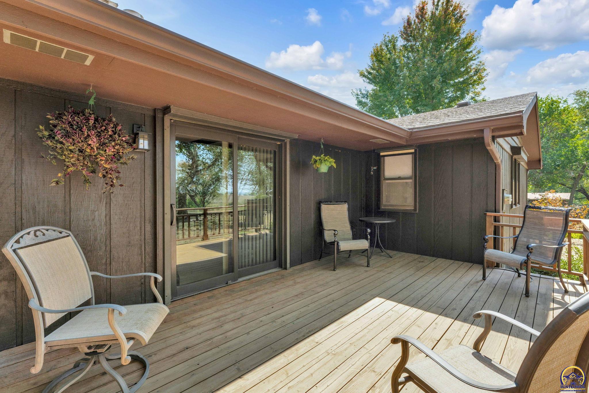 Silver Lake, Kansas 66539, United States, 5 Bedrooms Bedrooms, ,3 BathroomsBathrooms,Residential,Pending,43715