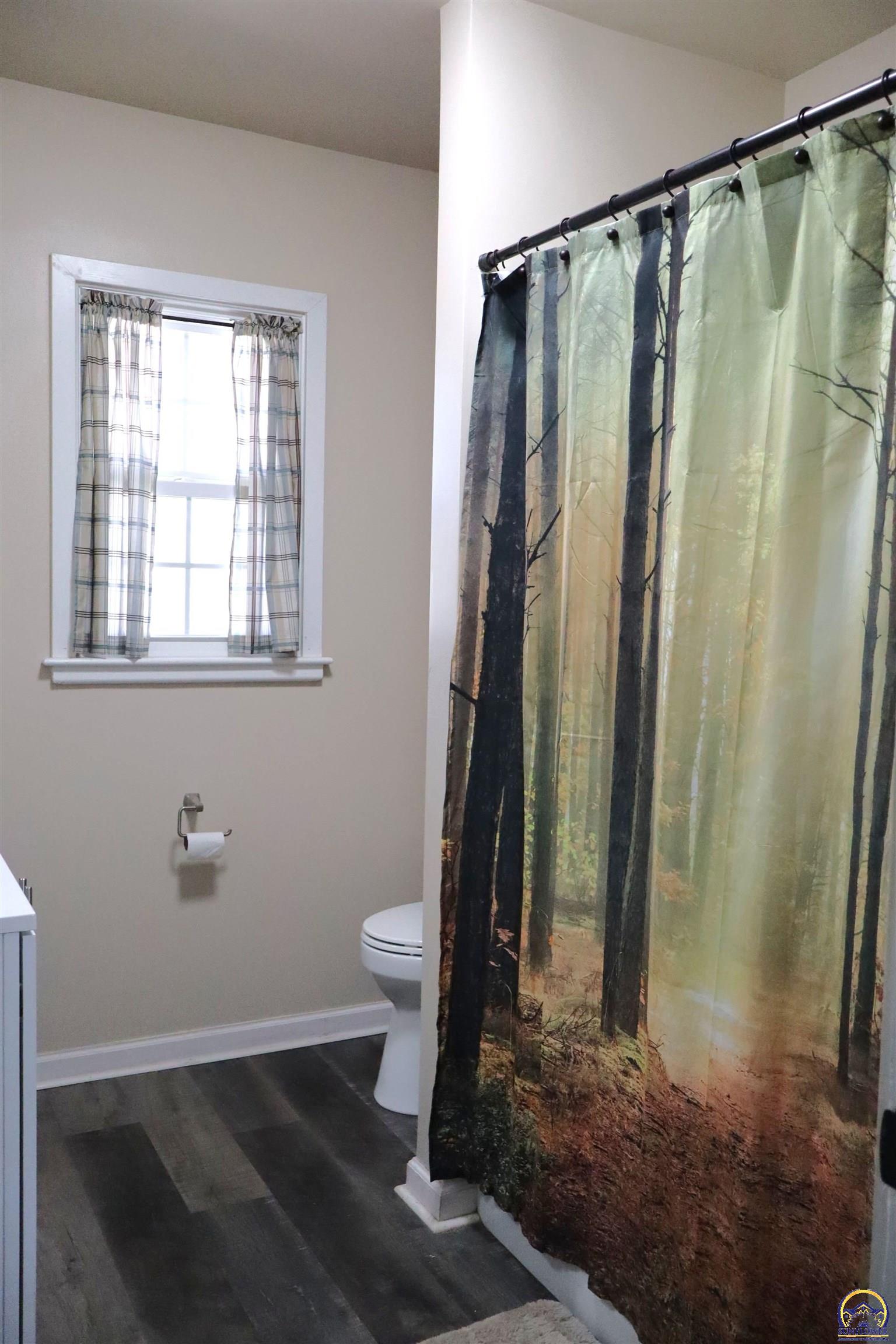 Topeka, Kansas 66604, United States, 4 Bedrooms Bedrooms, ,2 BathroomsBathrooms,Residential,Active,88029