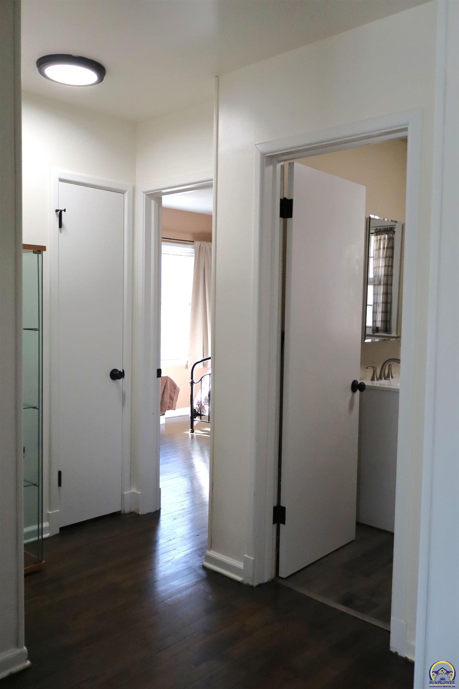 Topeka, Kansas 66604, United States, 4 Bedrooms Bedrooms, ,2 BathroomsBathrooms,Residential,Active,88029